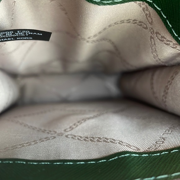 Michael Kors Small Tri-color Saffiano Leather
Smartphone Crossbody Bag In Green - Picture 13 of 14